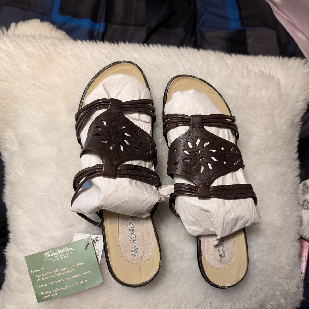 Thom McAn Women's Brown Cutout Sandals